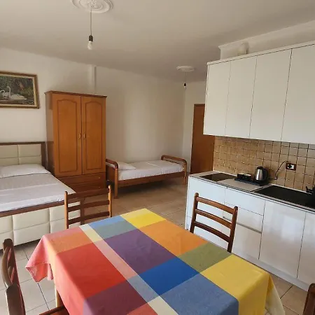 Vila Hodo Guesthouse * Vlorë
